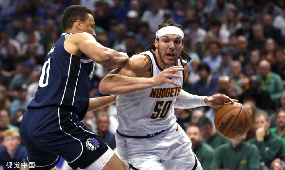 与此同时 与此同时