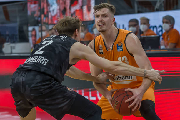 杆暂居榜首 杆暂居榜首