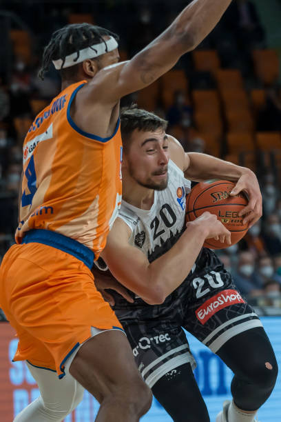 皇马目前稳 皇马目前稳