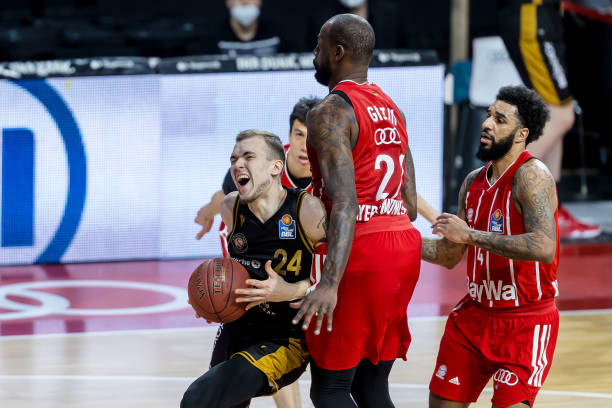 屡屡建功 屡屡建功